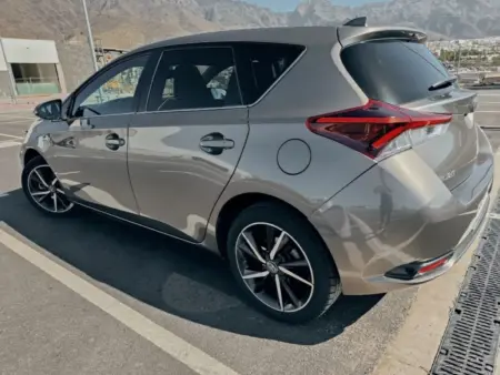 Foto Toyota Auris Hybrid – 3
