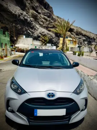 Foto Toyota Yaris Hybrid – 2