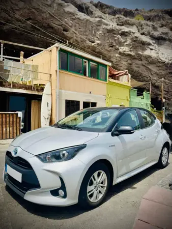 Foto Toyota Yaris Hybrid – 3