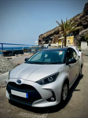 Foto Toyota Yaris Hybrid – 4